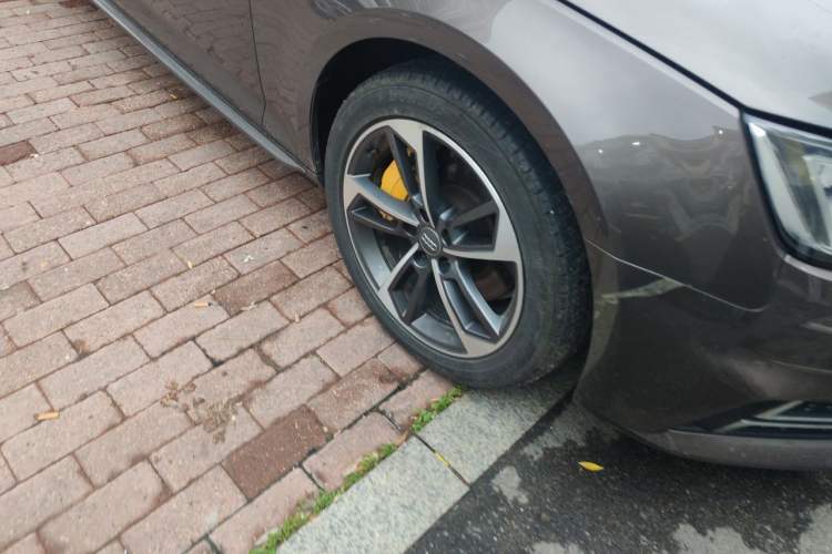 Used Audi A4L 2017 45 TFSI quattro Sport Edition Right Front Wheel Hub