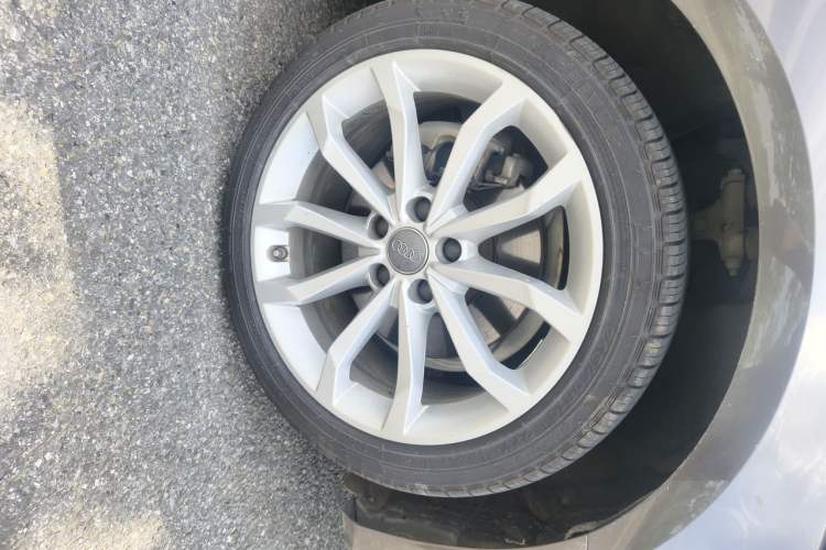 Used Audi A4L 2017 40 TFSI Style Edition Right Front Wheel Hub
