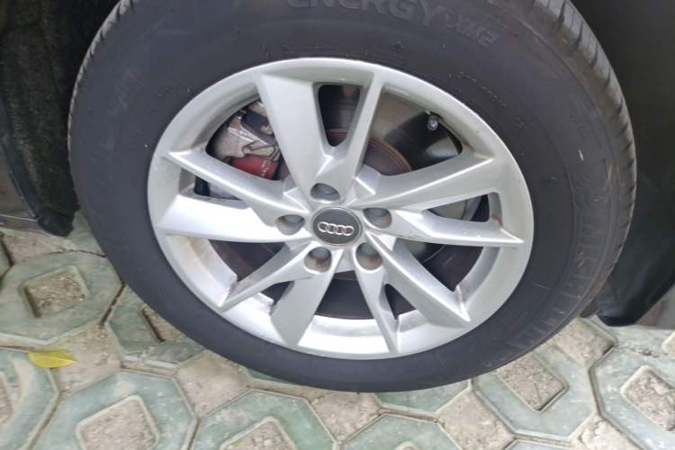 Used Audi A4L 2017 40 TFSI Ambition Edition Right Front Wheel Hub
