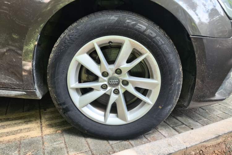 Used Audi A4L 2017 40 TFSI Ambition Edition Right Front Wheel Hub