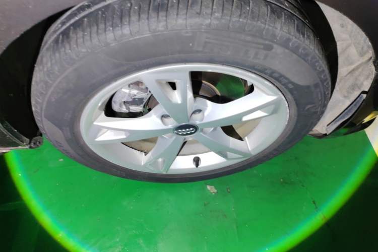 Used Audi A4L 2017 Plus 40 TFSI Fashion Model Right Front Wheel Hub