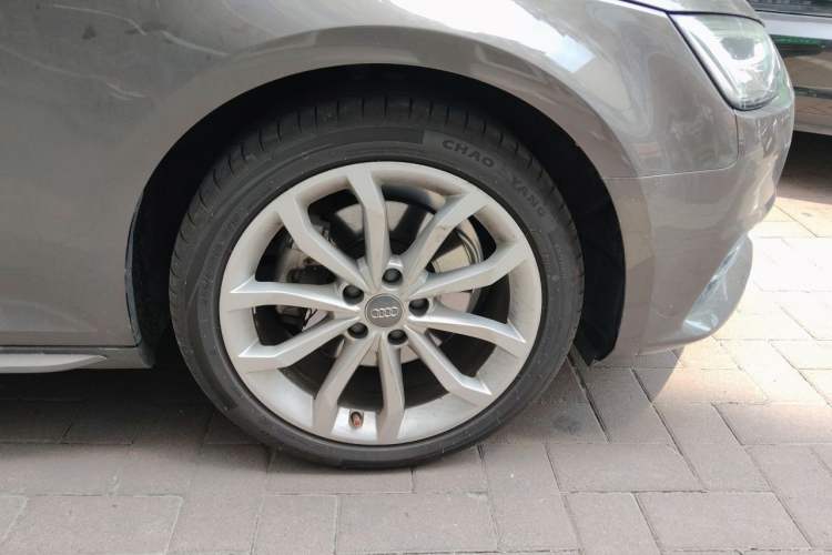 Used Audi A4L 2017 Plus 40 TFSI Style Edition Right Front Wheel Hub
