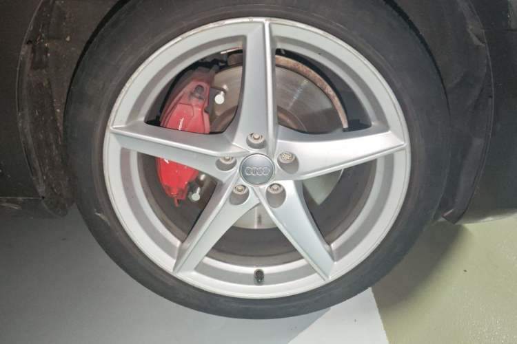 Used Audi A4L 2017 45 TFSI quattro Style Edition Right Front Wheel Hub