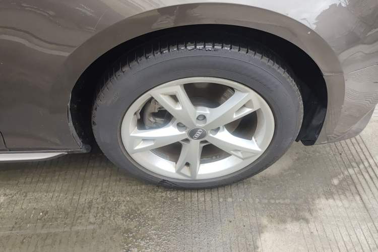 Used Audi A4L 2017 40 TFSI Ambition Edition Right Front Wheel Hub