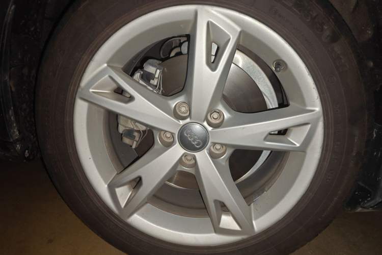 Used Audi A4L 2017 40 TFSI Fashion Model Right Front Wheel Hub