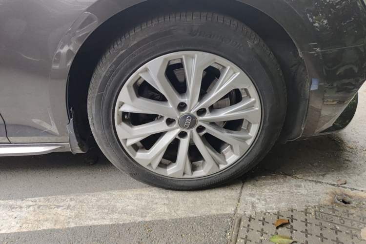 Used Audi A4L 2017 40 TFSI Ambition Edition Right Front Wheel Hub