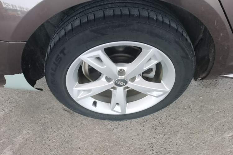Used Audi A4L 2017 40 TFSI Fashion Model Right Rear Wheel Hub