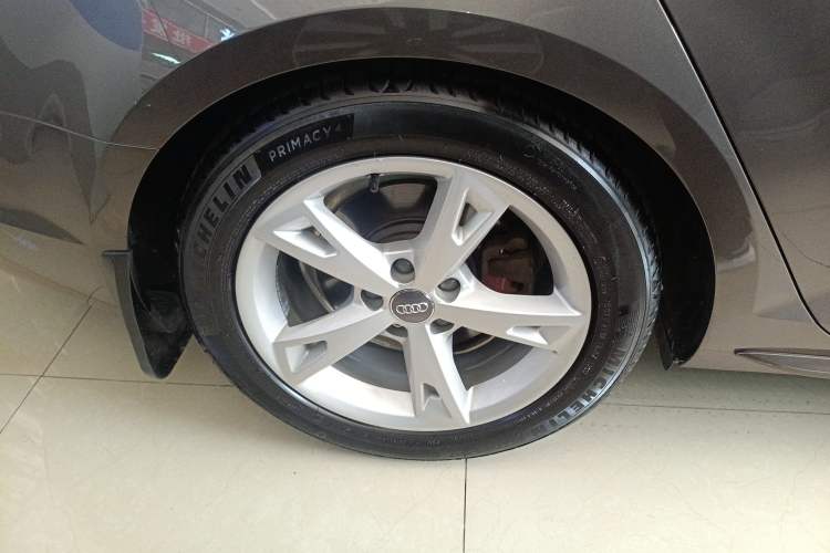 Used Audi A4L 2017 Plus 40 TFSI Fashion Model Right Rear Wheel Hub