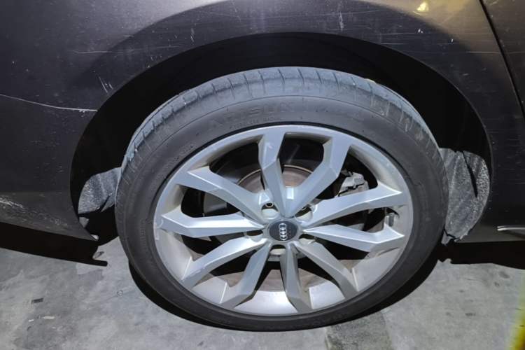 Used Audi A4L 2017 45 TFSI quattro Style Edition Right Rear Wheel Hub