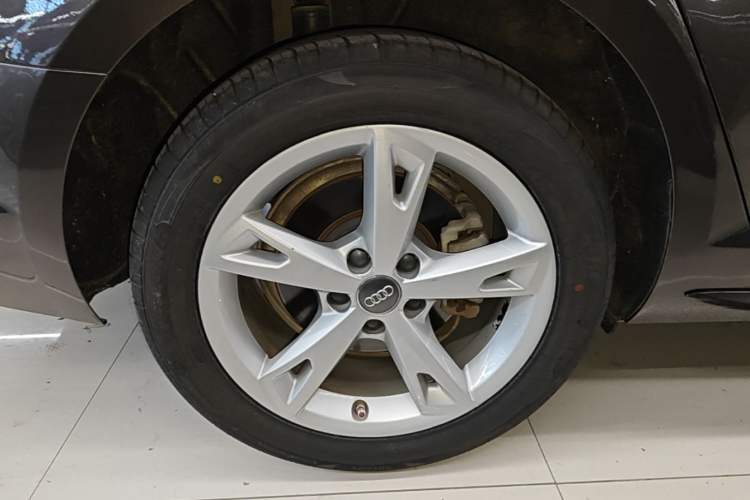 Used Audi A4L 2017 40 TFSI Ambition Edition Right Rear Wheel Hub