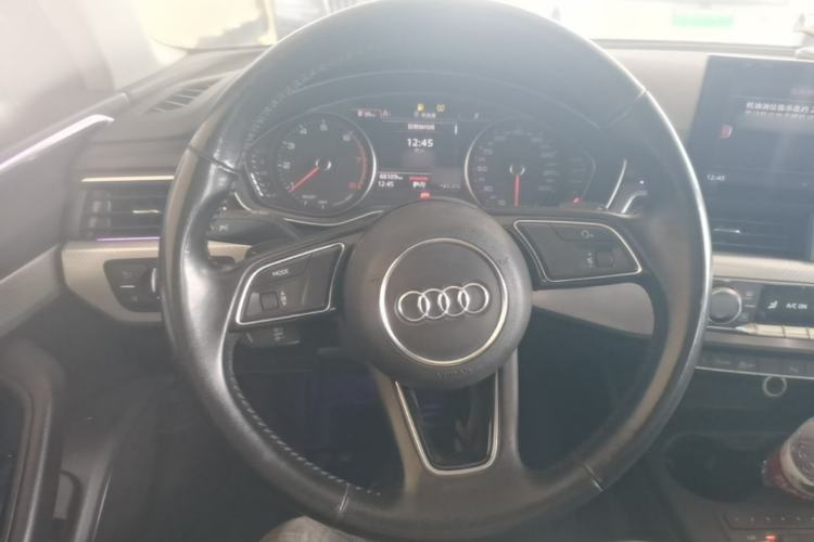 Used Audi A4L 2017 40 TFSI Fashion Model Steering Wheel