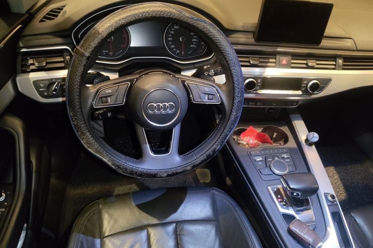 Used Audi A4L 2017 Plus 40 TFSI Fashion Model Steering Wheel