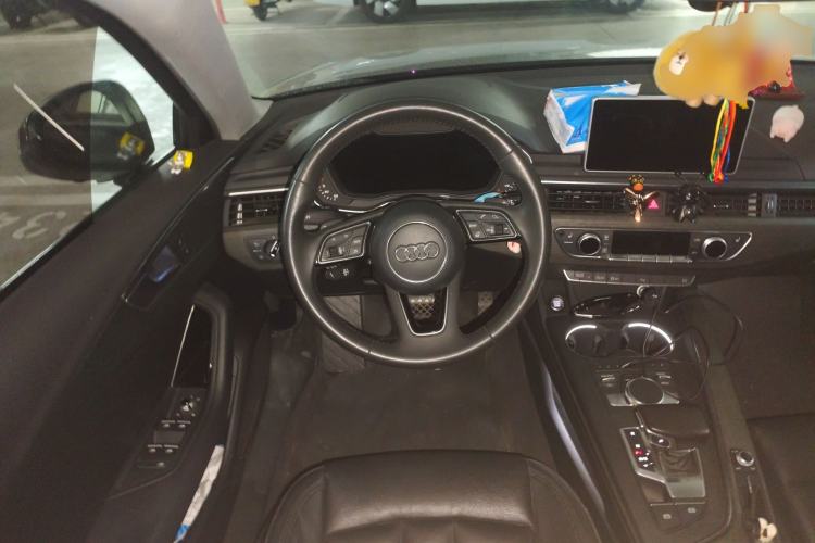 Used Audi A4L 2017 Plus 45 TFSI quattro Stylish Model Steering Wheel