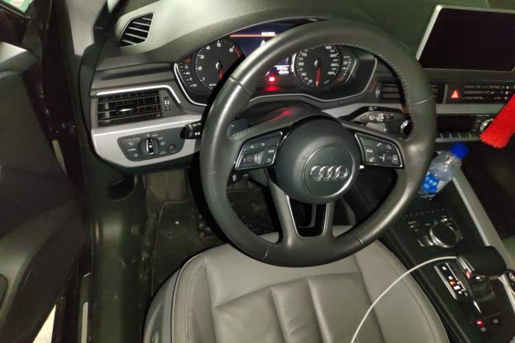 Used Audi A4L 2017 Plus 40 TFSI Fashion Model Steering Wheel