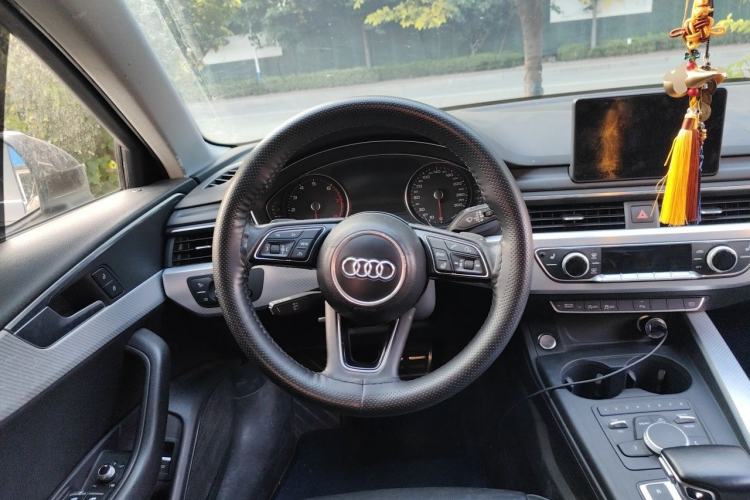 Used Audi A4L 2017 40 TFSI Fashion Model Steering Wheel