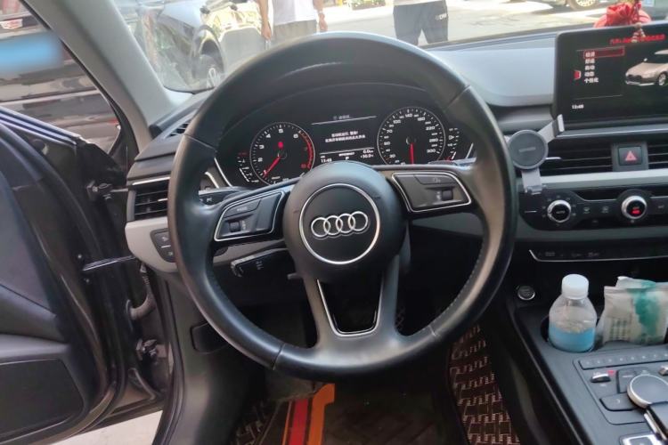 Used Audi A4L 2017 Plus 40 TFSI Ambition Model Steering Wheel
