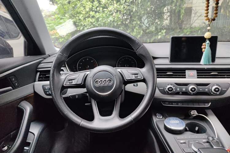 Used Audi A4L 2017 40 TFSI Ambition Edition Steering Wheel