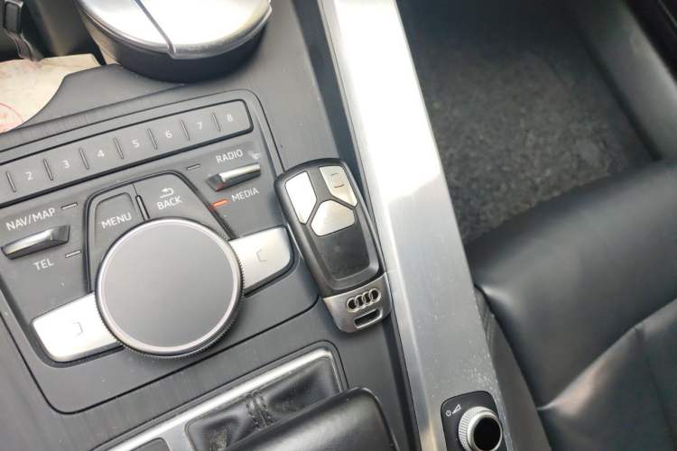 Used Audi A4L 2017 40 TFSI Sport Edition Vehicle Key