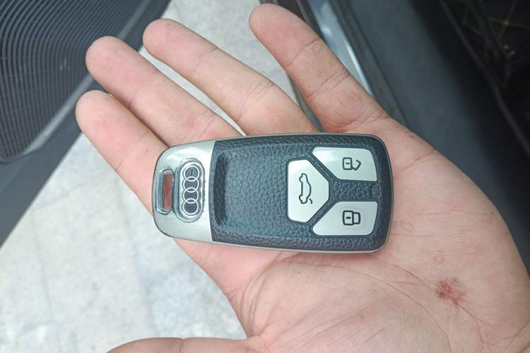 Used Audi A4L 2017 40 TFSI Style Edition Vehicle Key