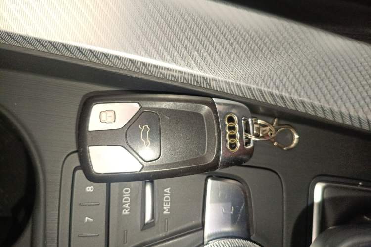 Used Audi A4L 2017 Plus 40 TFSI Fashion Model Vehicle Key