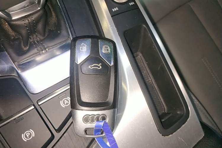 Used Audi A4L 2017 40 TFSI Style Edition Vehicle Key