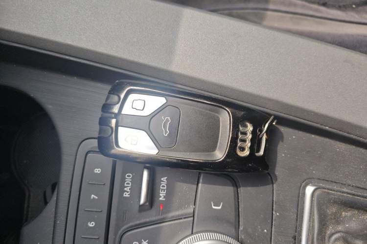 Used Audi A4L 2017 Plus 40 TFSI Ambition Model Vehicle Key