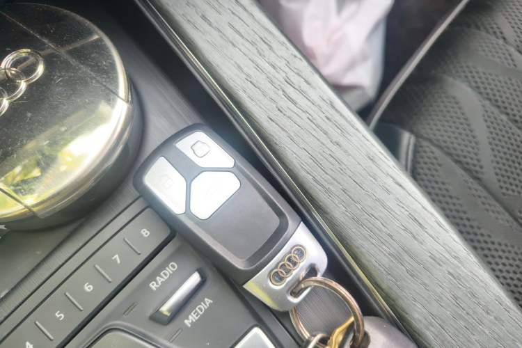 Used Audi A4L 2017 40 TFSI Style Edition Vehicle Key