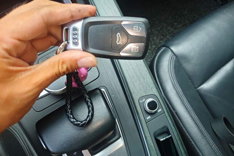 Used Audi A4L 2017 40 TFSI Style Edition Vehicle Key