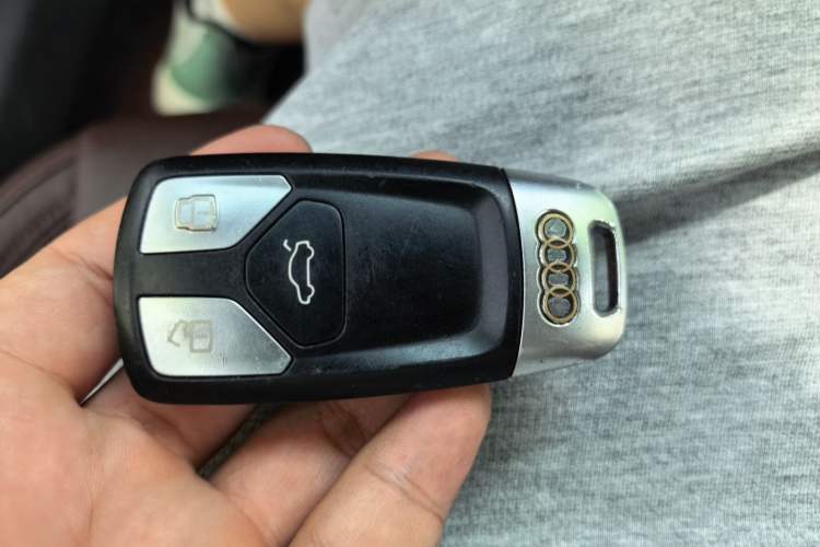 Used Audi A4L 2017 40 TFSI Ambition Edition Vehicle Key