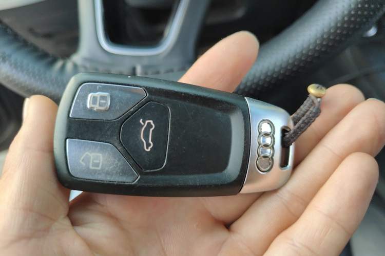 Used Audi A4L 2017 40 TFSI Fashion Model Vehicle Key