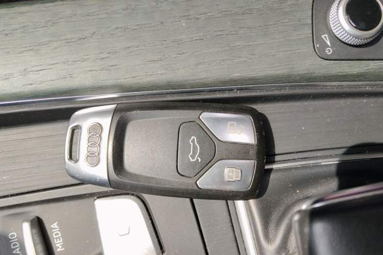 Used Audi A4L 2017 Plus 40 TFSI Style Edition Vehicle Key