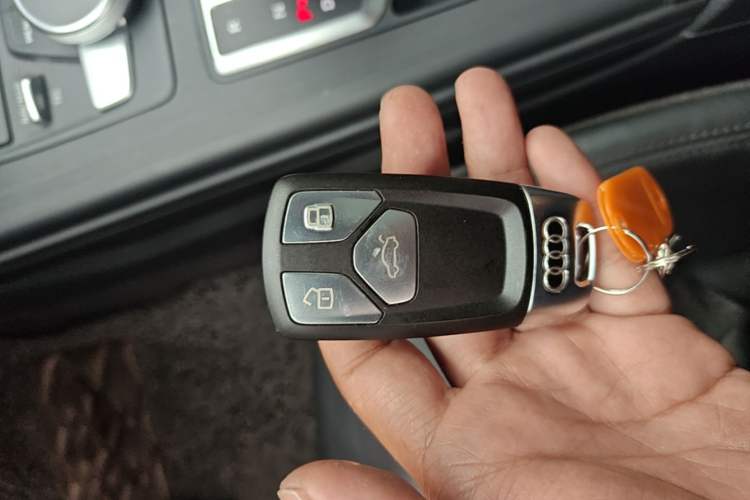 Used Audi A4L 2017 40 TFSI Style Edition Vehicle Key