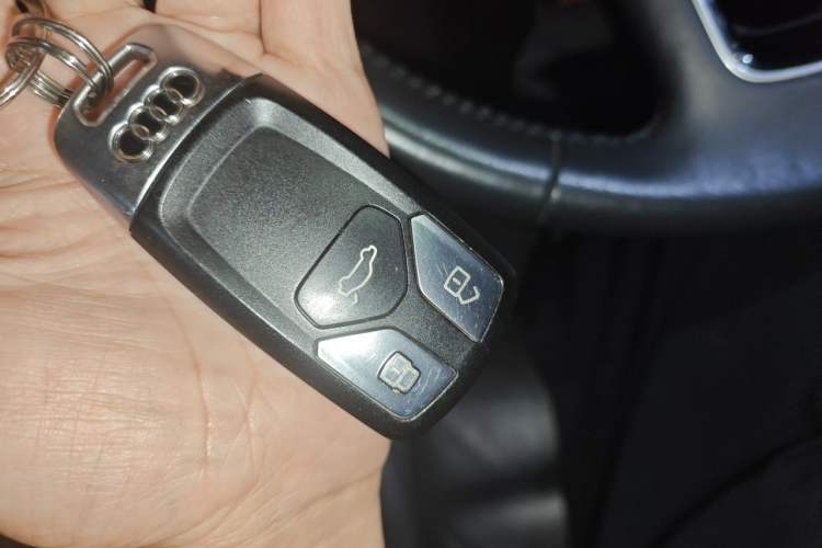 Used Audi A4L 2017 40 TFSI Fashion Model Vehicle Key