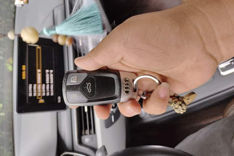 Used Audi A4L 2017 40 TFSI Ambition Edition Vehicle Key
