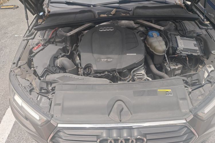 Used Audi A4L 2017 40 TFSI Fashion Model Engine Bay