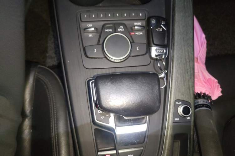 Used Audi A4L 2017 40 TFSI Style Edition Gear Lever