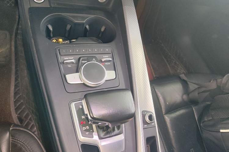Used Audi A4L 2017 Plus 40 TFSI Fashion Model Gear Lever