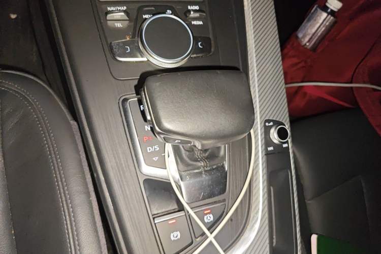 Used Audi A4L 2017 40 TFSI Fashion Model Gear Lever