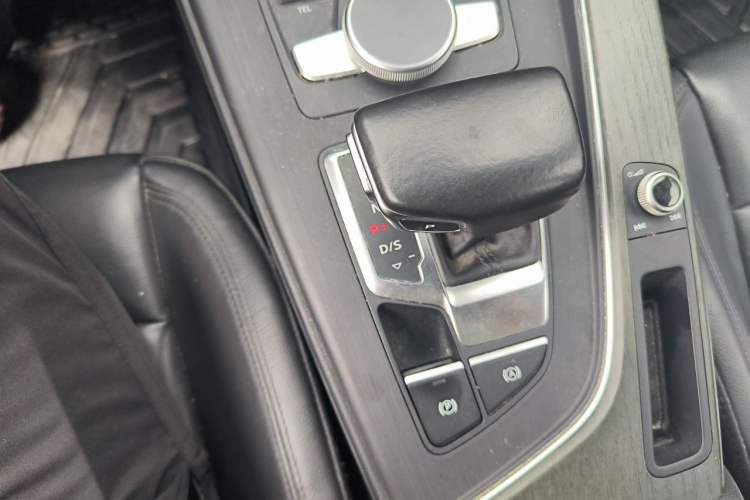 Used Audi A4L 2017 40 TFSI Style Edition Gear Lever
