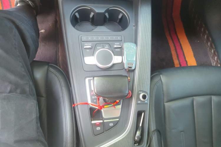 Used Audi A4L 2017 40 TFSI Style Edition Gear Lever