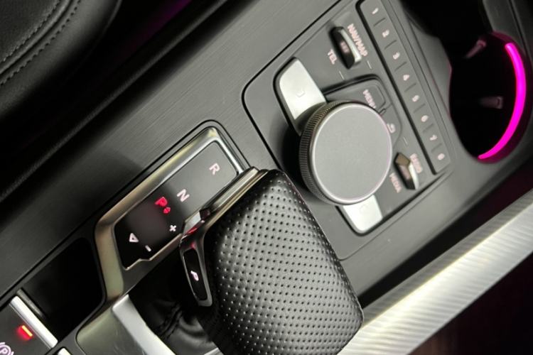 Used Audi A4L 2017 40 TFSI Fashion Model Gear Lever