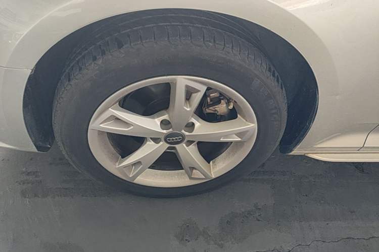 Used Audi A4L 2017 Plus 40 TFSI Fashion Model Left Front Wheel Hub