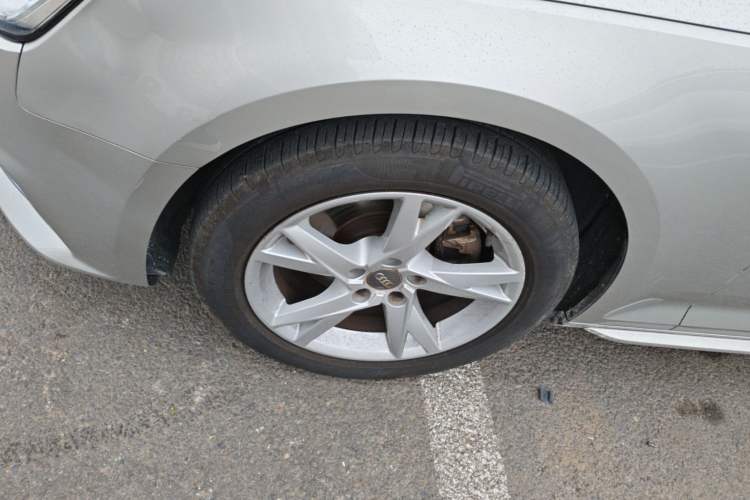 Used Audi A4L 2017 40 TFSI Ambition Edition Left Front Wheel Hub