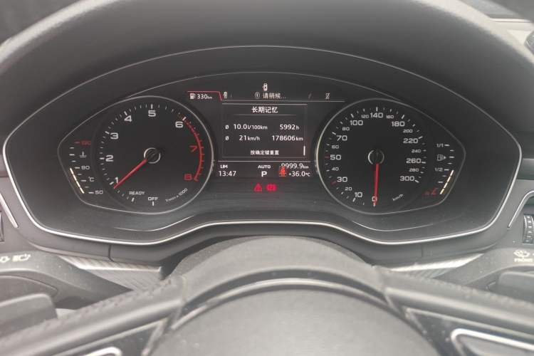 Used Audi A4L 2017 40 TFSI Fashion Model Odometer Close Up