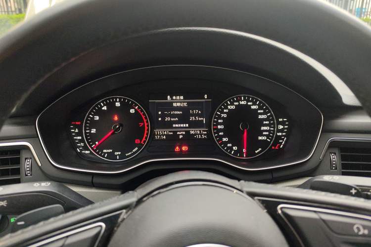 Used Audi A4L 2017 40 TFSI Ambition Edition Odometer Close Up