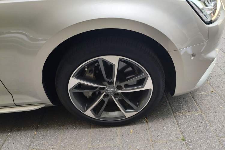 Used Audi A4L 2017 45 TFSI quattro Sport Edition Right Front Wheel Hub