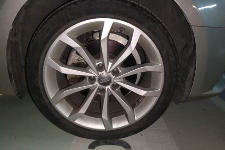 Used Audi A4L 2017 40 TFSI Style Edition Right Front Wheel Hub
