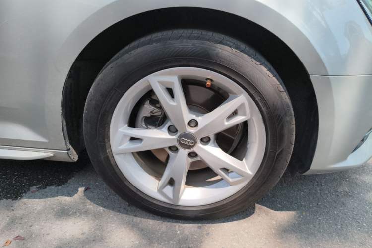 Used Audi A4L 2017 Plus 40 TFSI Ambition Model Right Front Wheel Hub