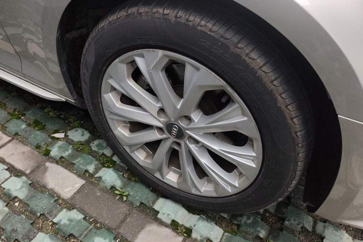 Used Audi A4L 2017 40 TFSI Ambition Edition Right Front Wheel Hub