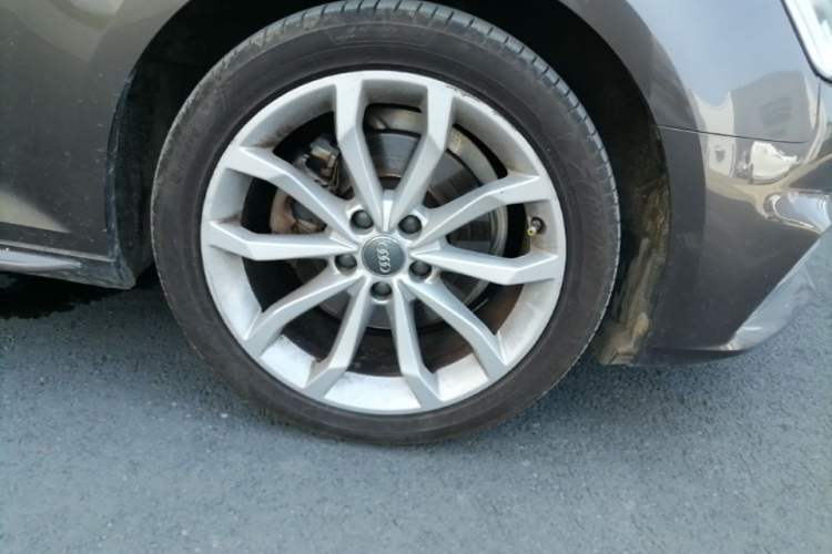 Used Audi A4L 2017 40 TFSI Style Edition Right Front Wheel Hub